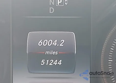 2015 Mercedes-Benz C 300 4Matic z USA, uszkodzony, nr VIN 55SWF4KB9FU036356